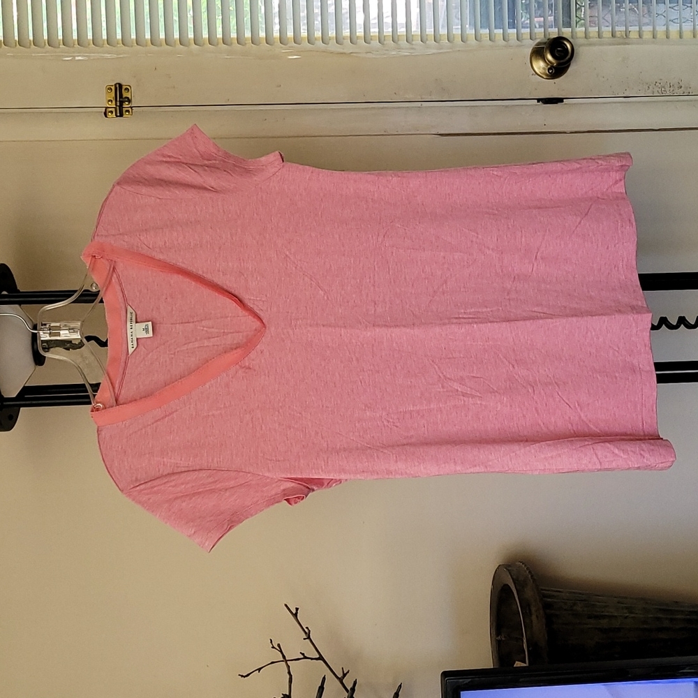 Banana Republic pink V neck top